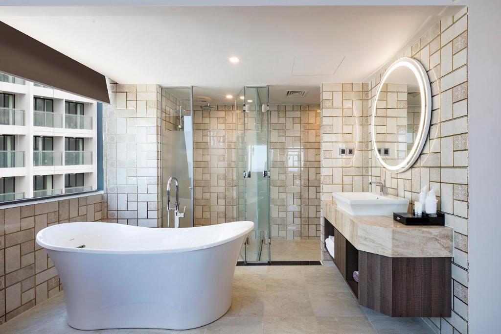 Grand Suite with Sea View - Khách sạn V Nha Trang