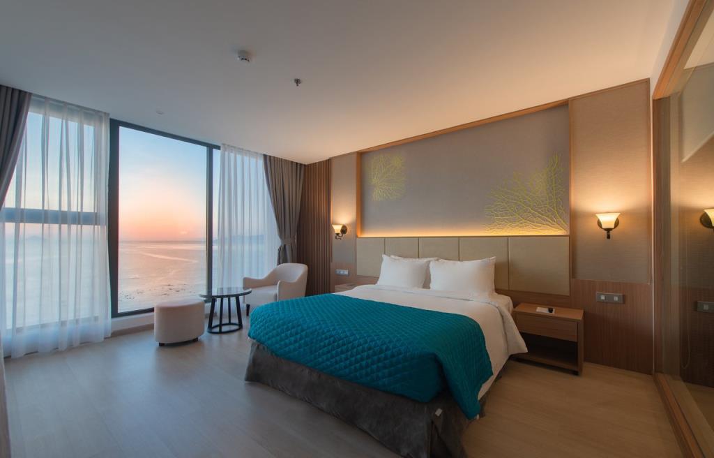 Superior Triple City View - Khách Sạn Navada Nha Trang