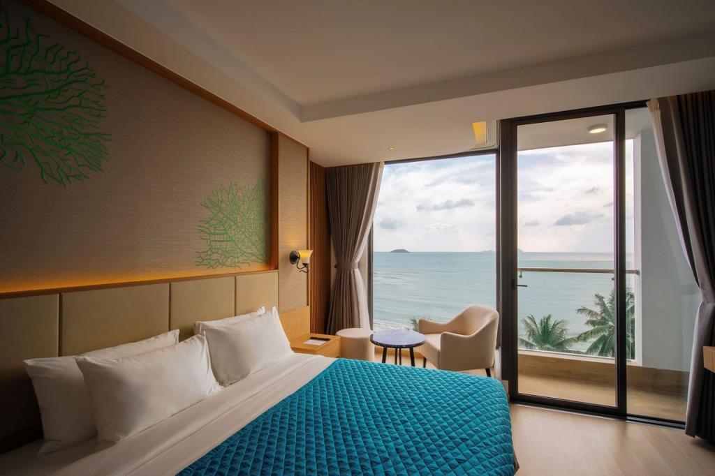 Premier Deluxe Double Room with Sea View and Bathtub - Khách Sạn Navada Nha Trang