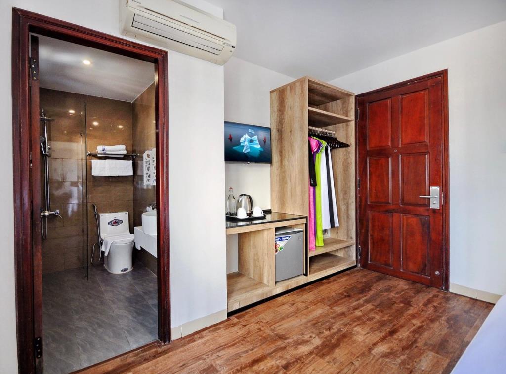 Superior Triple Room (3 khách) - Khách Sạn Golden Lotus Nha Trang