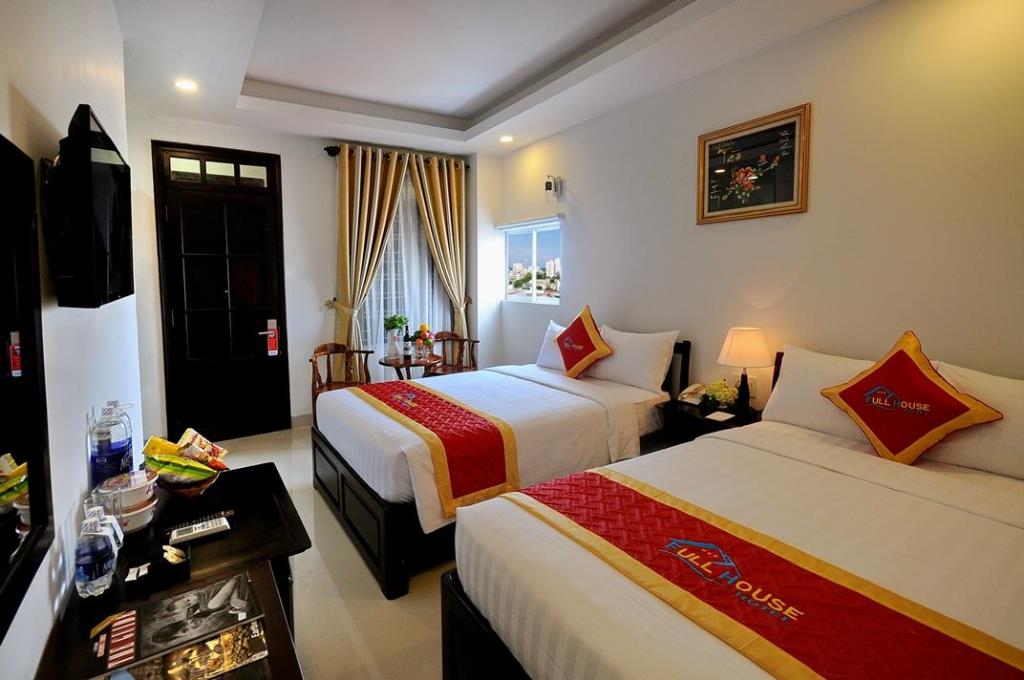 Phòng Deluxe Hướng Phố - Khách Sạn Full House