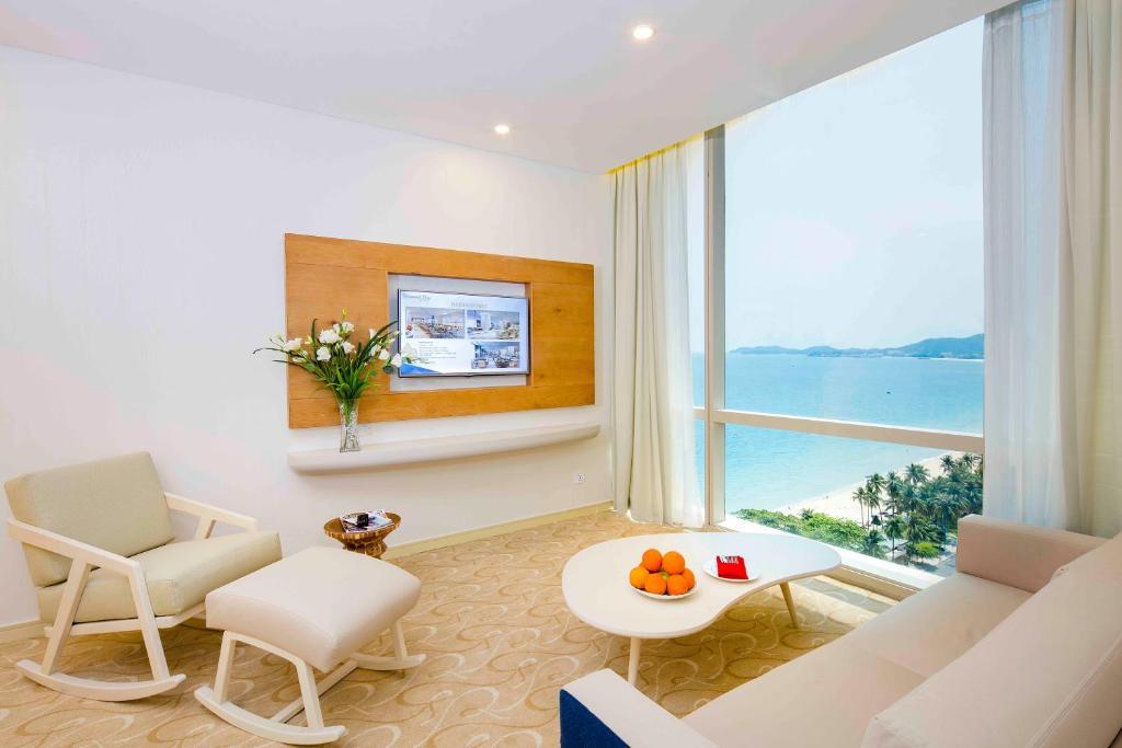 Suite - Khách sạn Diamond Bay Nha Trang