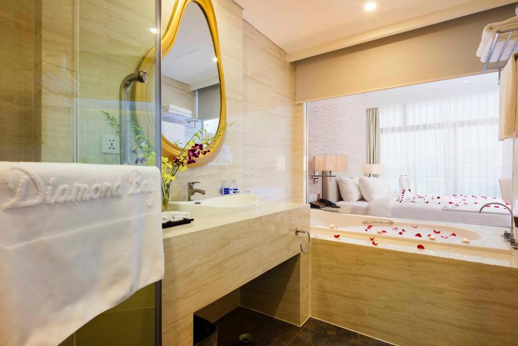Elite Suite - Khách sạn Diamond Bay Nha Trang