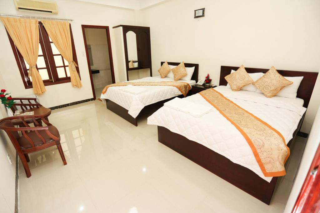 Phòng 4 Người - Khách Sạn Queen Nha Trang
