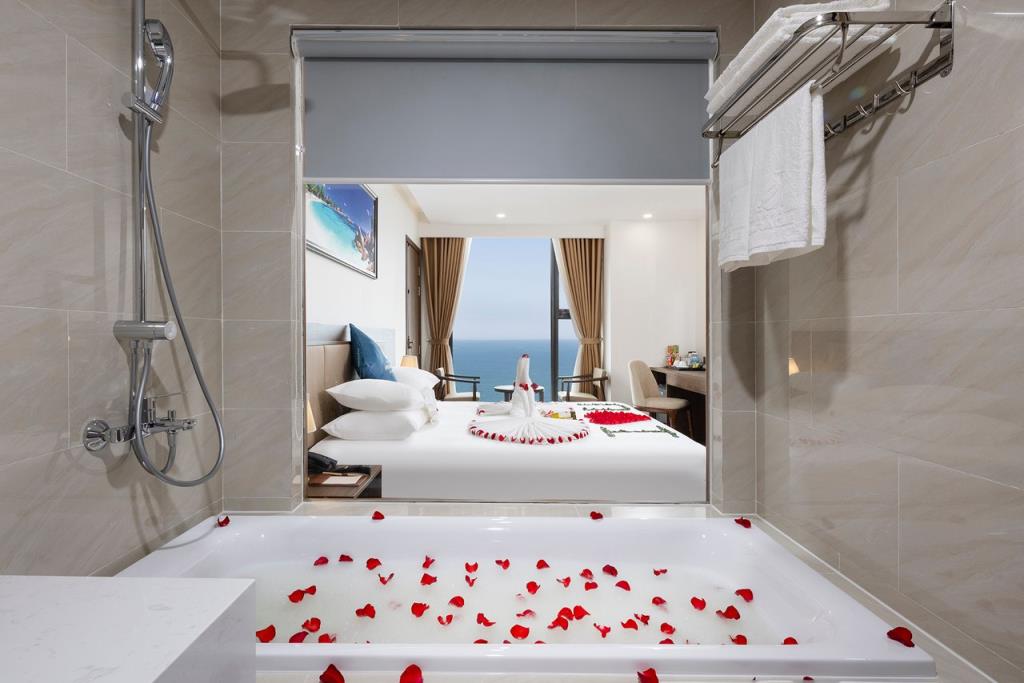 Senior Deluxe Sea View - Khách sạn Miracle Luxury Nha Trang