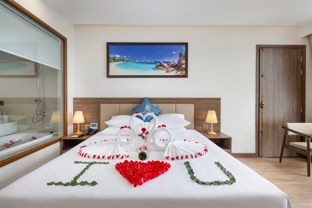 Senior Deluxe Sea View - Khách sạn Miracle Luxury Nha Trang