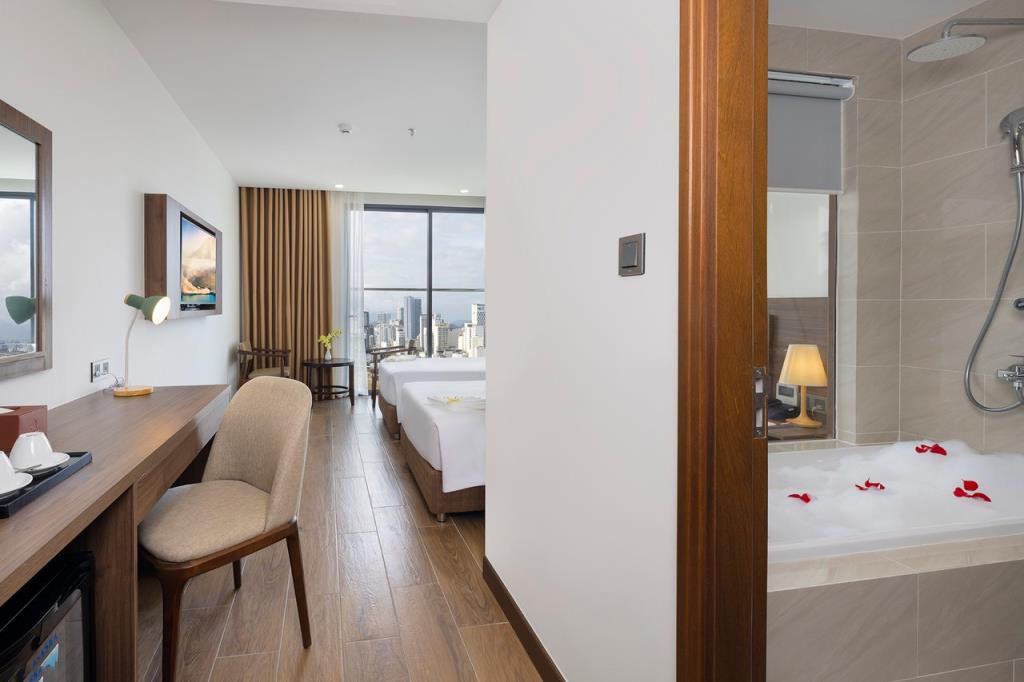 Senior Deluxe City View with Balcony - Khách sạn Miracle Luxury Nha Trang