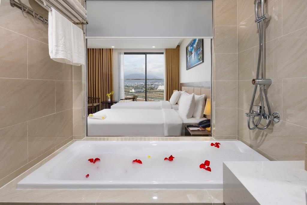 Senior Deluxe City View with Balcony - Khách sạn Miracle Luxury Nha Trang