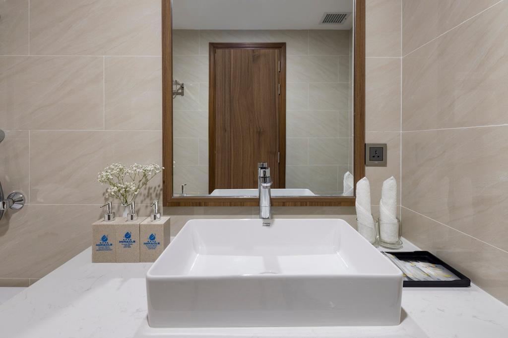Senior Deluxe City View with Balcony - Khách sạn Miracle Luxury Nha Trang