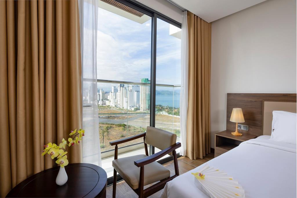 Senior Deluxe City View with Balcony - Khách sạn Miracle Luxury Nha Trang