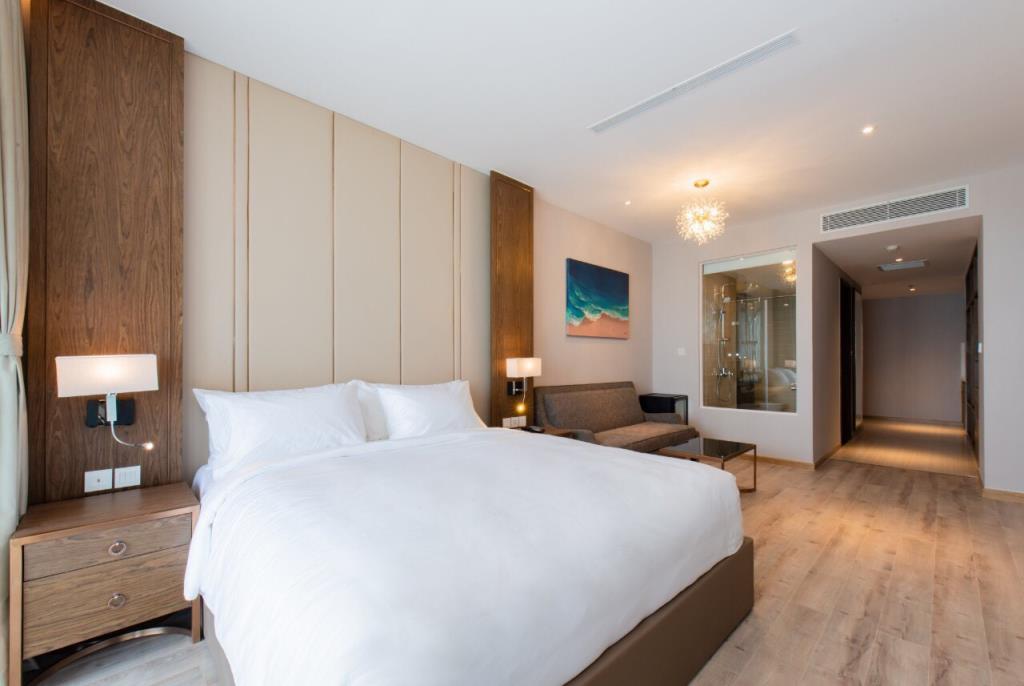 Senior Deluxe Double or Twin Room With Balcony - Khách sạn B&N Nha Trang