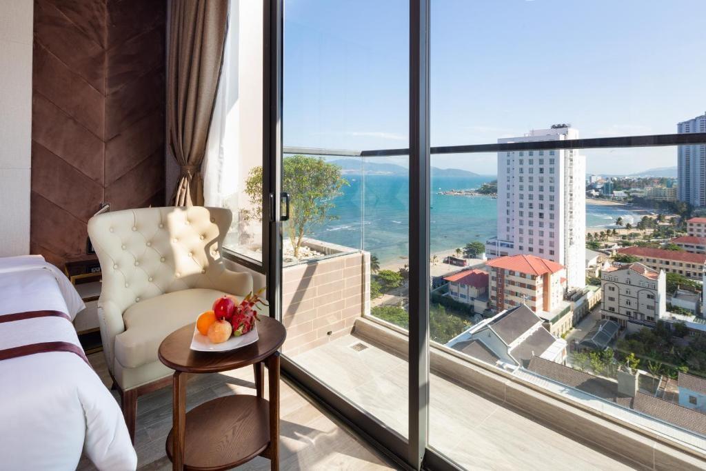 Senior Deluxe Sea View with Balcony - Khách Sạn Senia Nha Trang