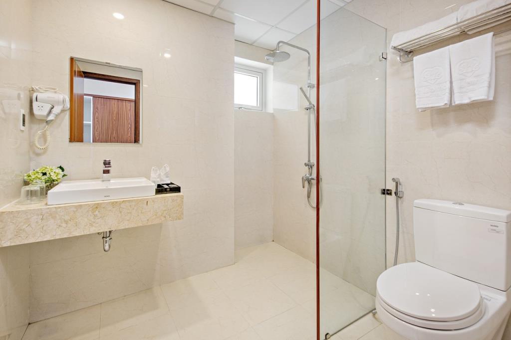 Superior Double Room City View - Khách Sạn De L'amour