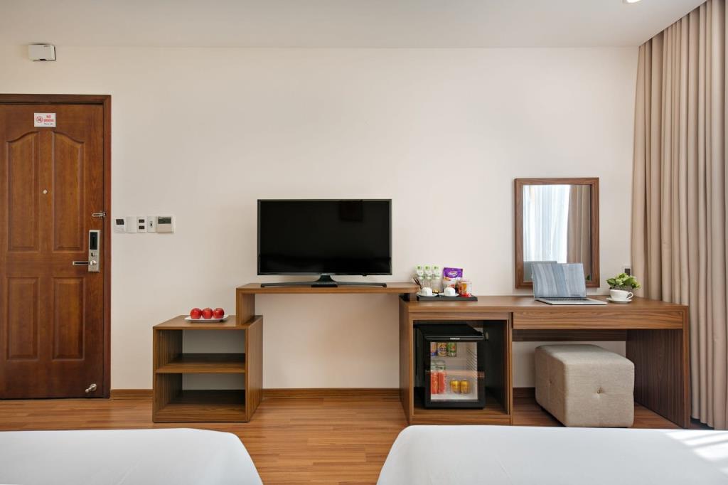 Superior Twin Room City View - Khách Sạn De L'amour