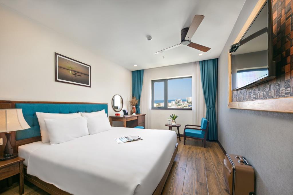 Superior Double with Partial Sea View Room - White Sand Hotel