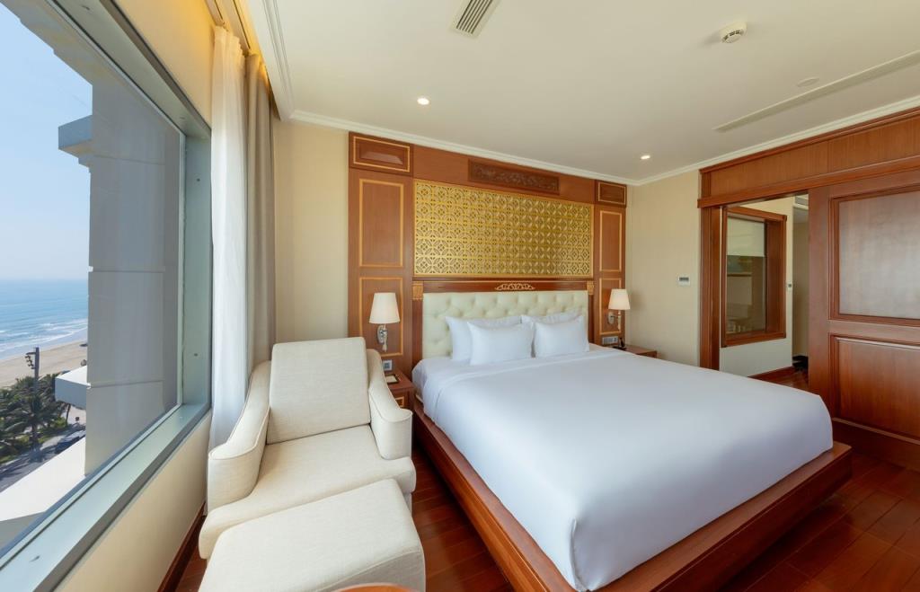 Junior Suite King Ocean Front - Khách Sạn DLG Đà Nẵng