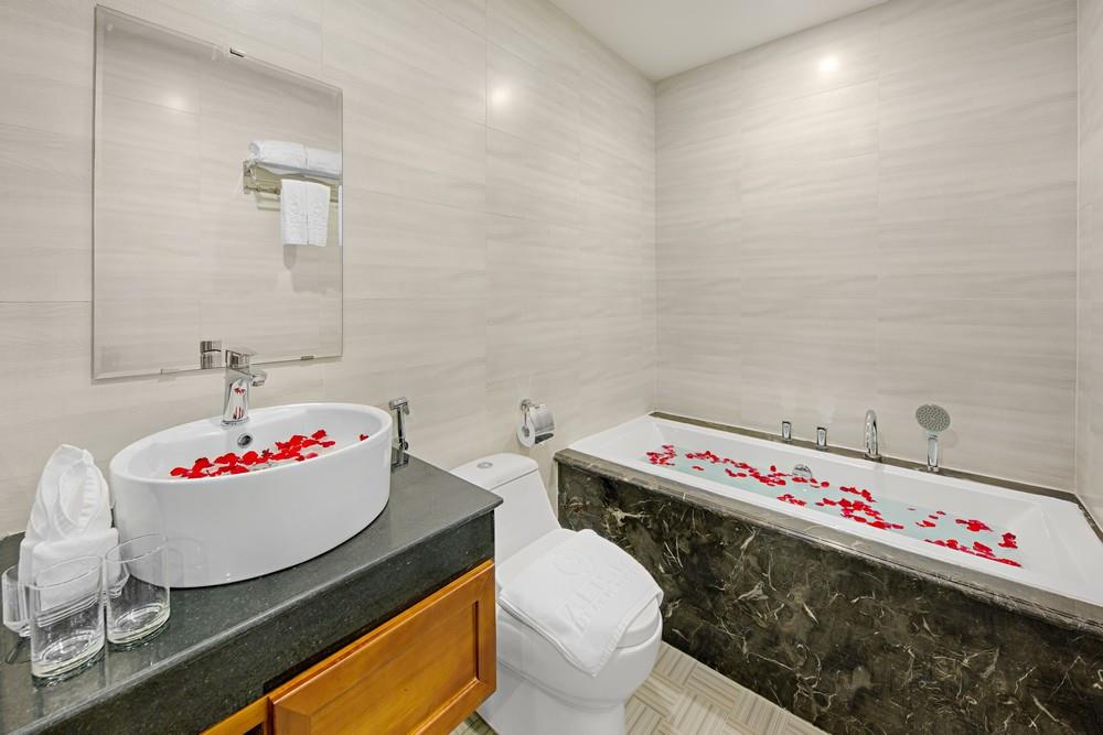 Suite Twin Room With Ocean View - Khách Sạn Alisia Beach Đà Nẵng