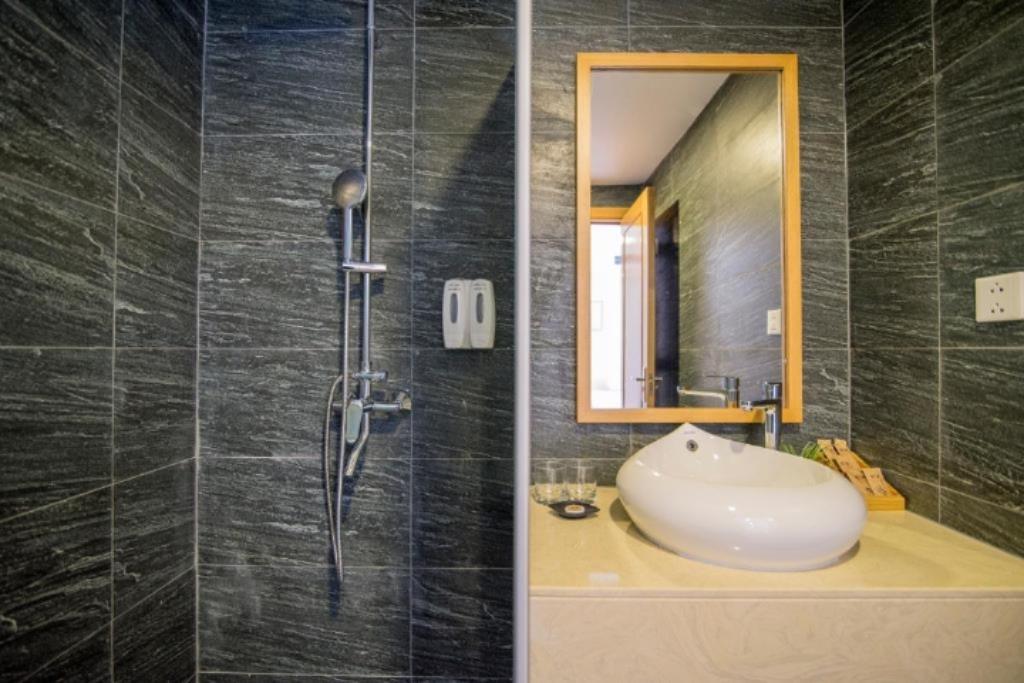 Deluxe Twin City View - Seashore Hotel & Apartment