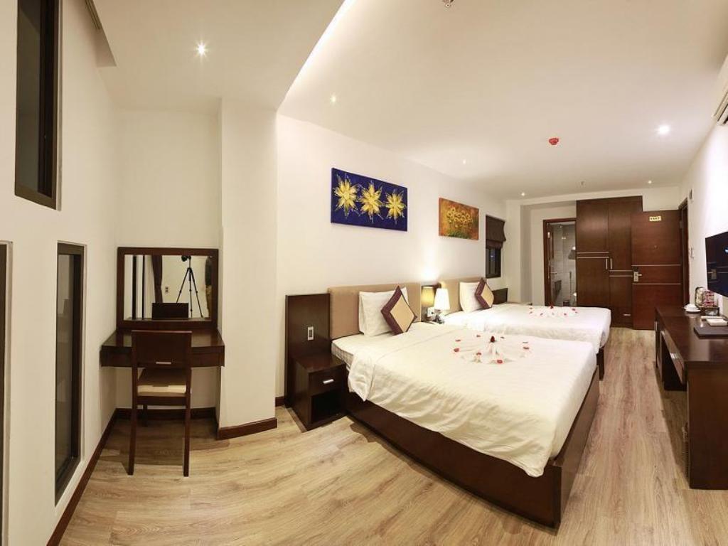 Family Room (2 Queen Beds City View ) - Khách Sạn Hoàng Đại 2