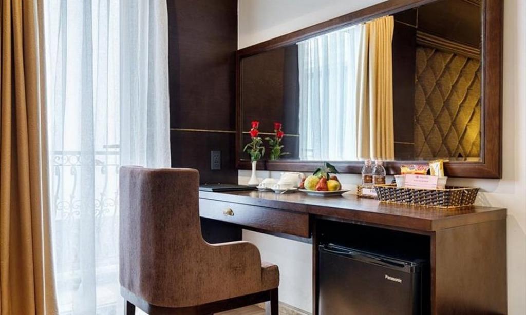 Deluxe Twin, Ban công nhìn ra hồ bơi - Khách sạn Palazzo & Apartment