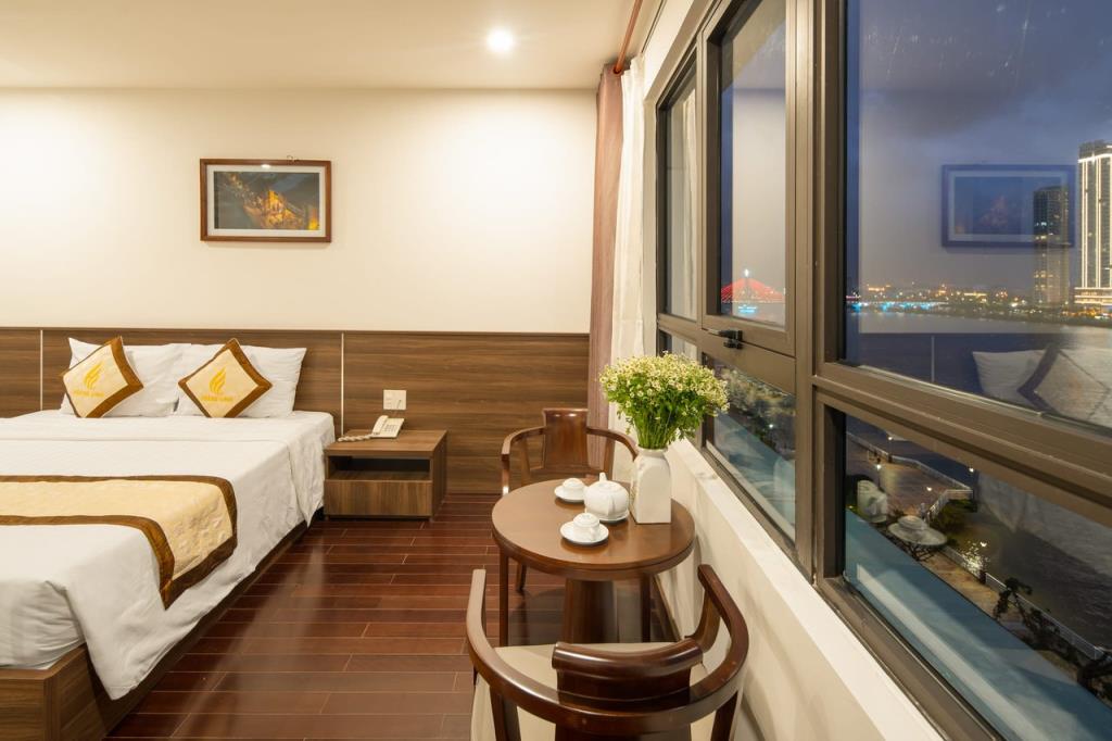 Deluxe River View Double - Khách Sạn Hoàng Linh