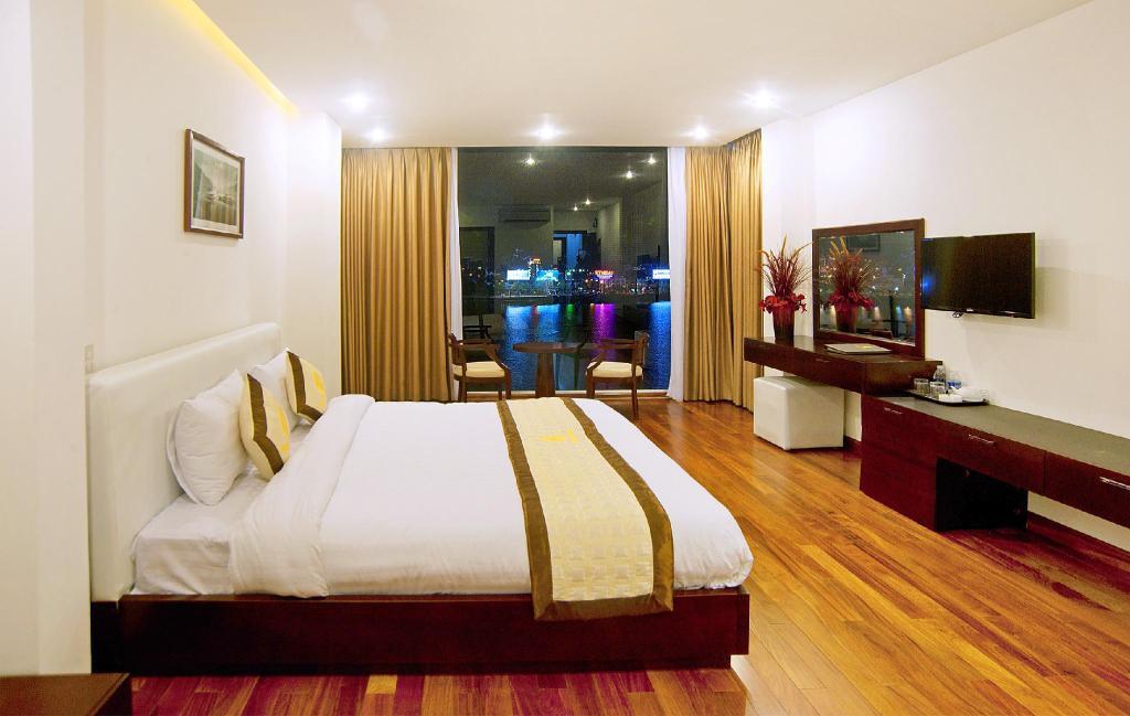 Deluxe River View Double - Khách Sạn Hoàng Linh