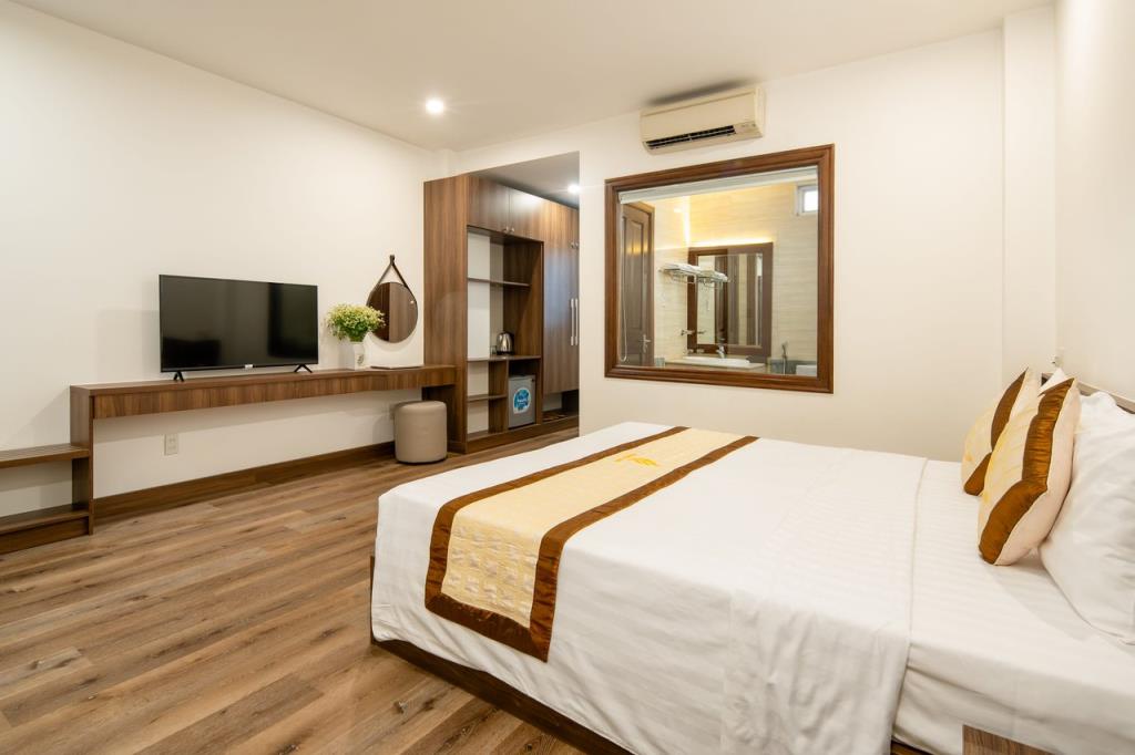 Suite River View Triple - Khách Sạn Hoàng Linh
