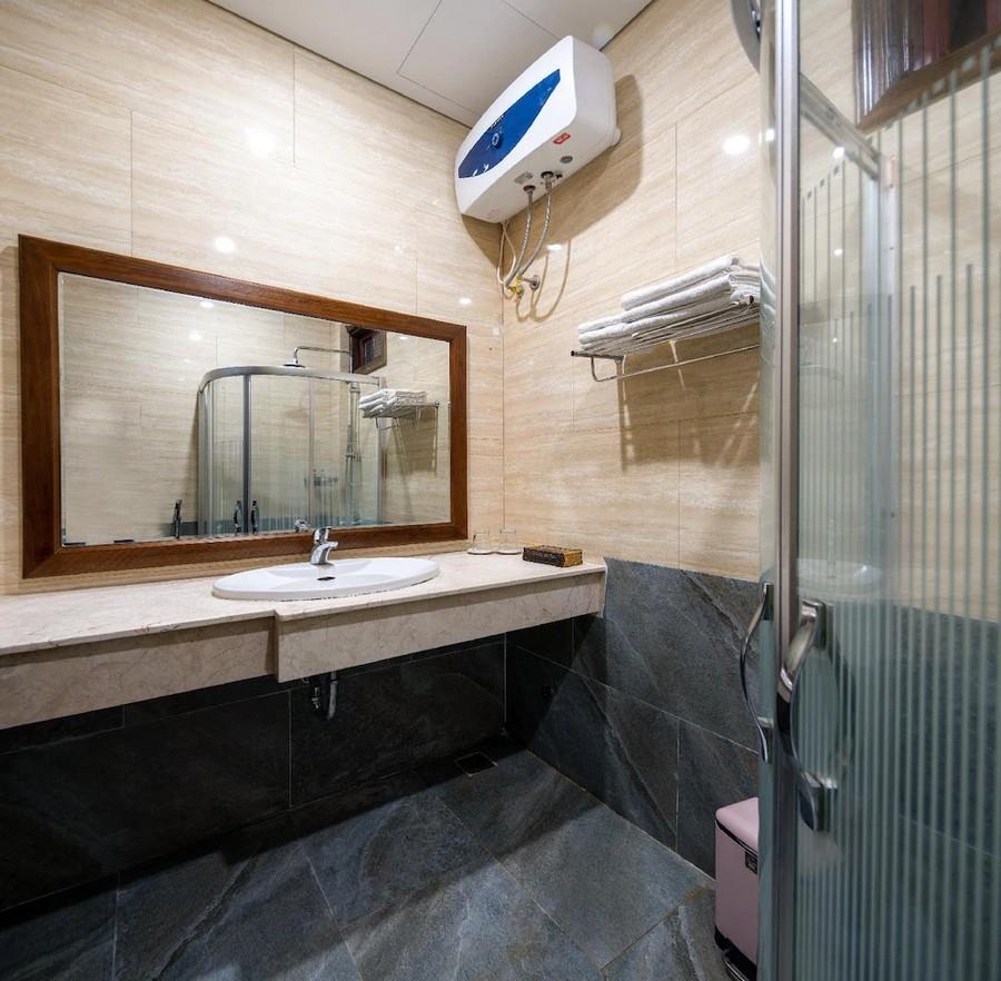 Suite River View Triple - Khách Sạn Hoàng Linh