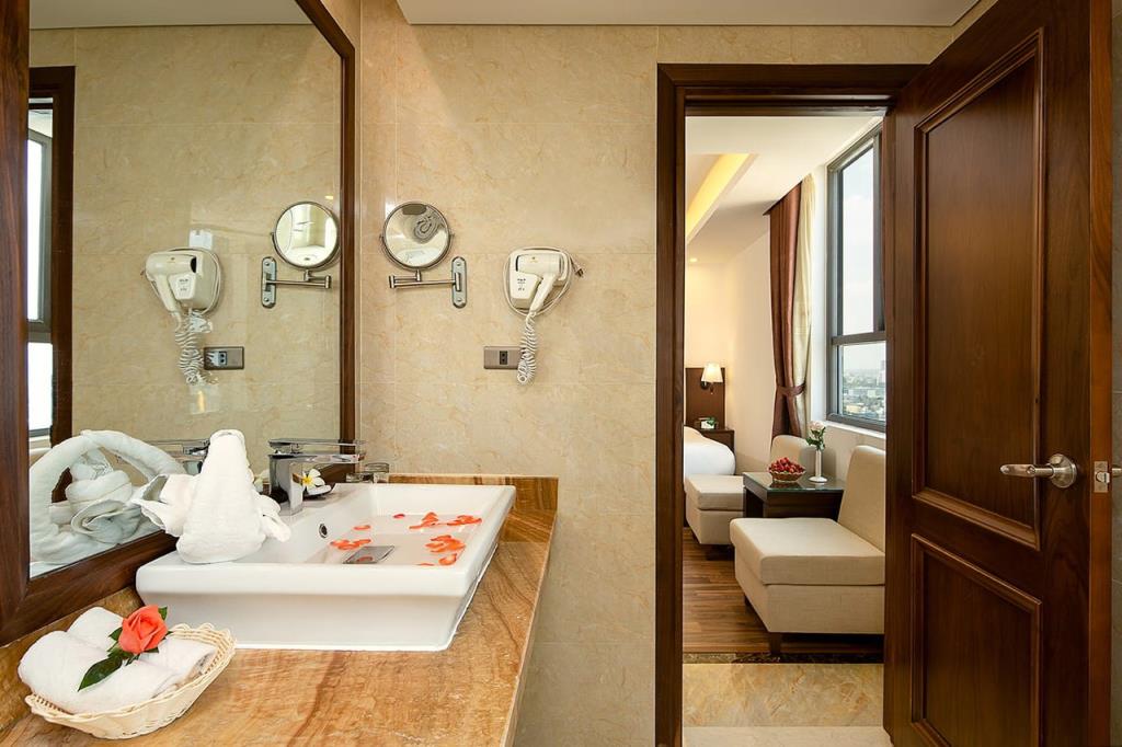 Phòng Deluxe Double/Twin - Luxtery Hotel