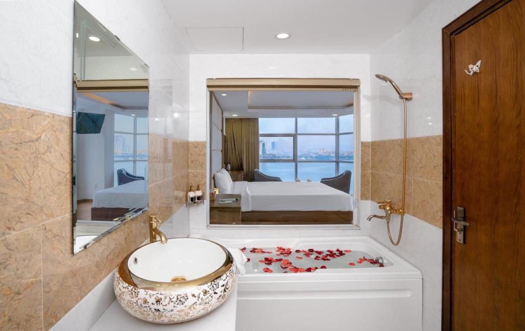 Suite King Bed With Dragon Bridge View - Khách Sạn Pariat River Front Đà Nẵng