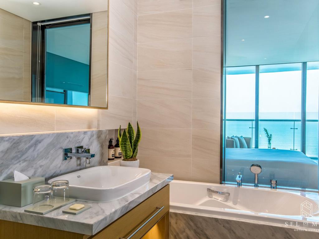 Superior King City View - Khách sạn Sel De Mer Đà Nẵng