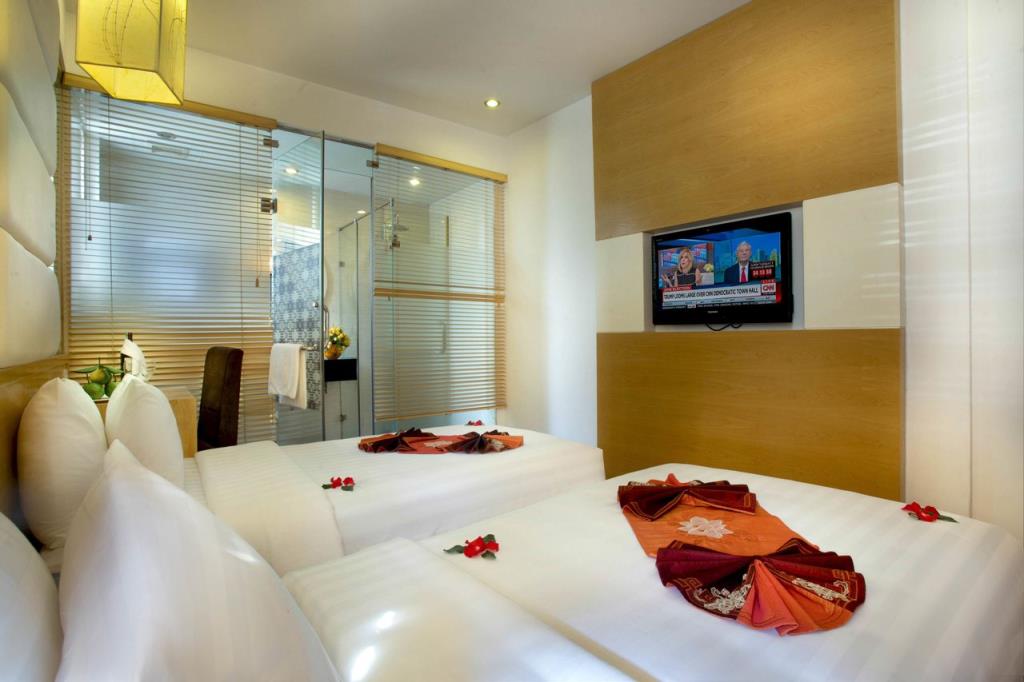 Phòng 2 Giường Đơn Có Cửa Sổ Nhỏ - Khách Sạn Tú Linh Palace