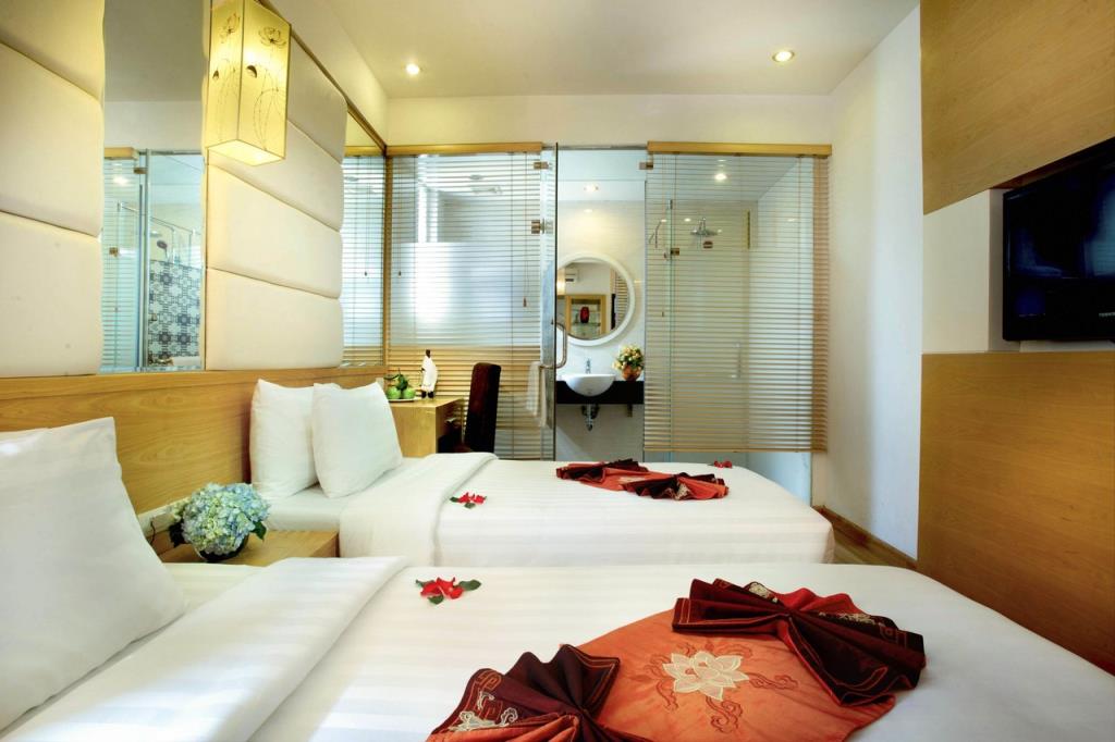 Phòng 2 Giường Đơn Có Cửa Sổ Nhỏ - Khách Sạn Tú Linh Palace