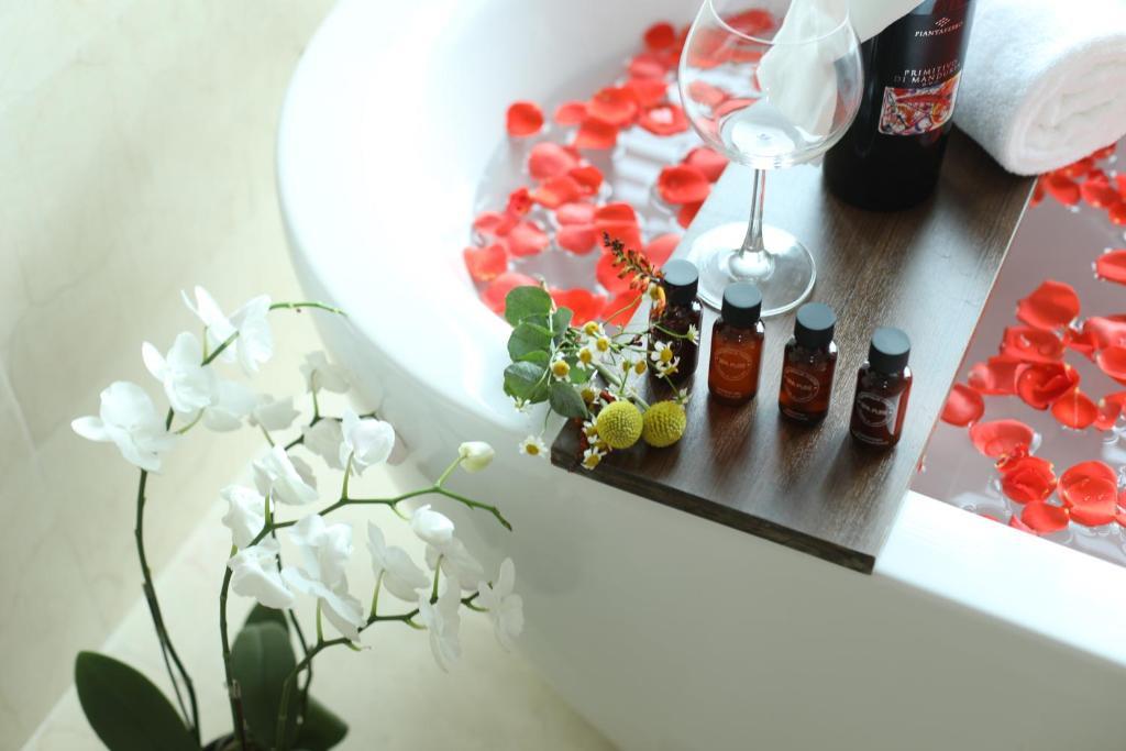 Phòng Premier King - Khách sạn Grand Vista Hà Nội