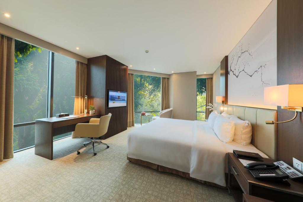 Phòng Executive 1 giường đôi hoặc 2 giường đơn hướng phố - Khách sạn Grand Vista Hà Nội