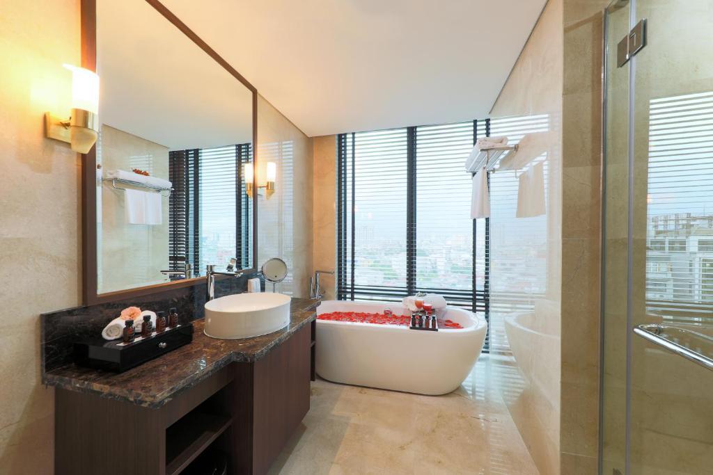 Phòng Executive 1 giường đôi hoặc 2 giường đơn hướng phố - Khách sạn Grand Vista Hà Nội