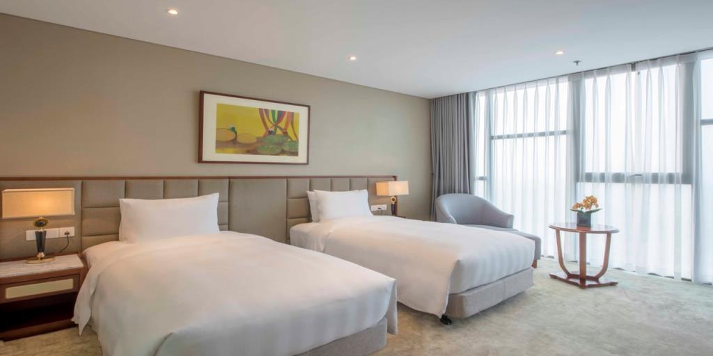 Phòng Deluxe Room - Khách Sạn Wyndham Garden Hà Nội