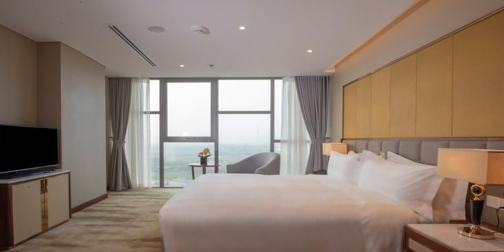 Phòng Deluxe Room - Khách Sạn Wyndham Garden Hà Nội