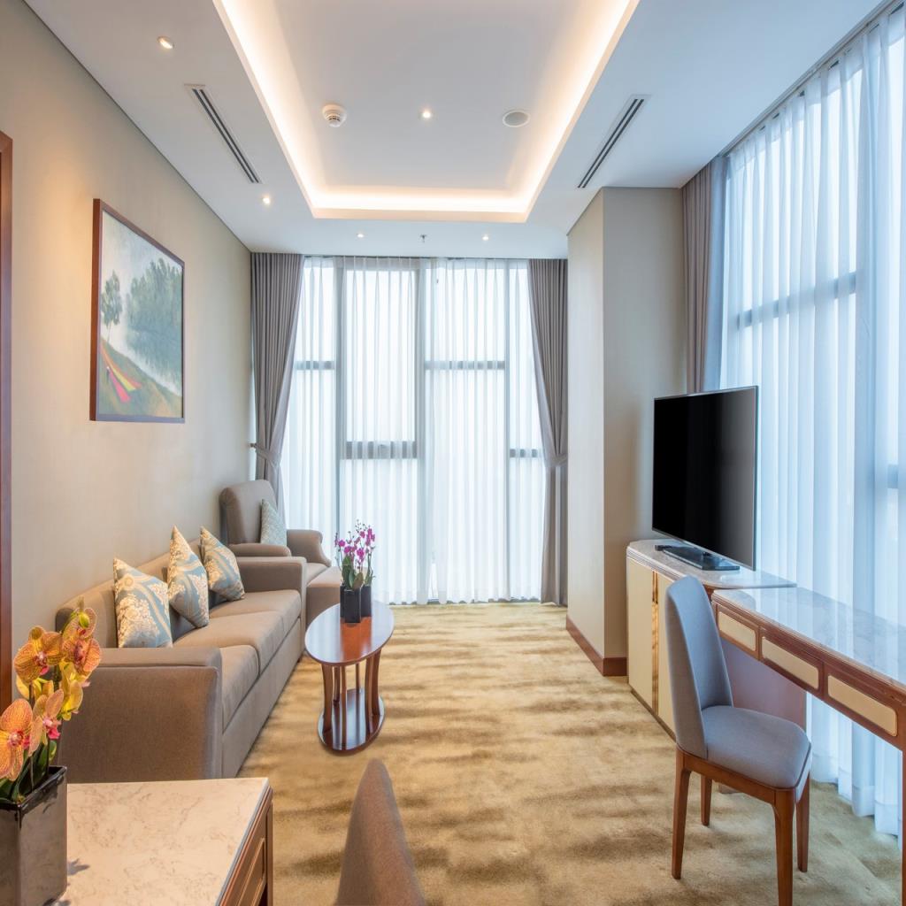 Phòng Junior Suite Room - Khách Sạn Wyndham Garden Hà Nội