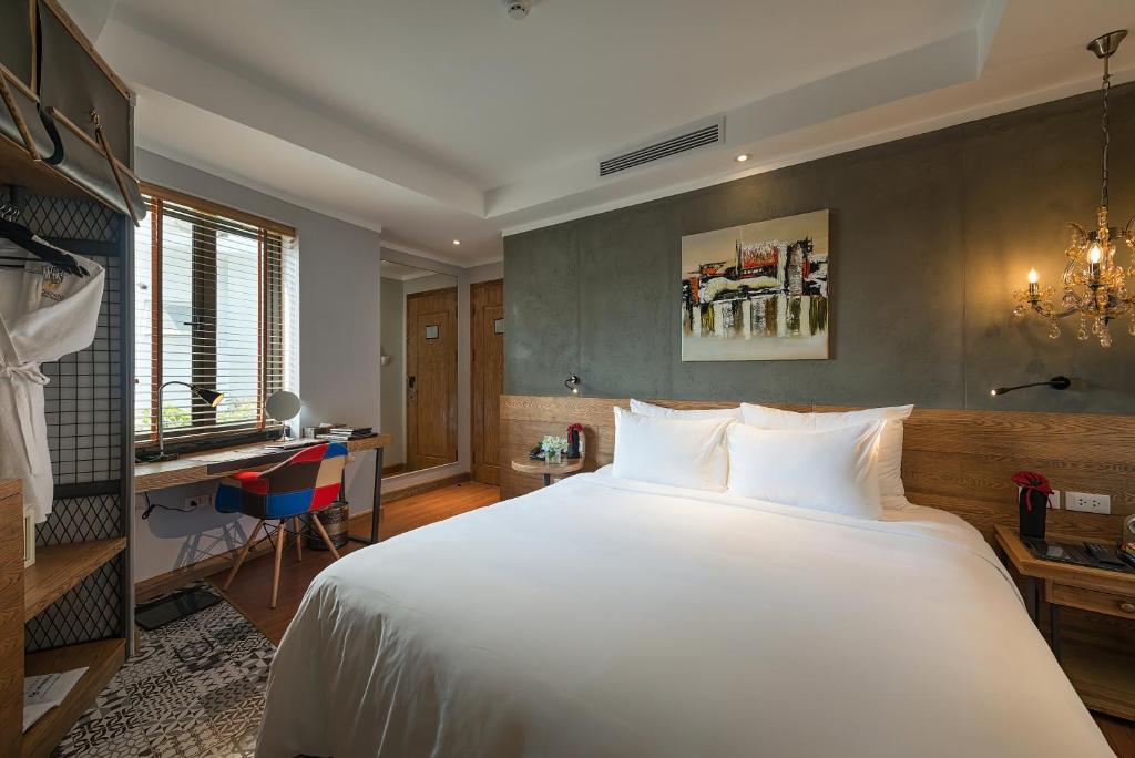 Deluxe Studio - Khách Sạn Bespoke Trendy Hanoi (Tên cũ: Hanoi La Siesta Trendy)