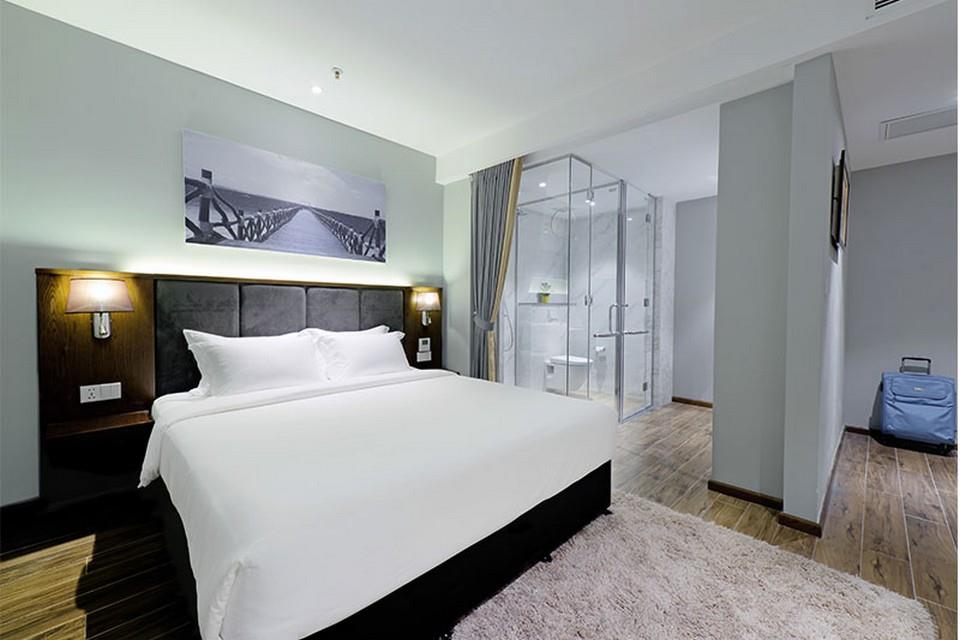 Phòng Grand Deluxe Giường Đôi Hướng Phố - Khách Sạn Grand Cititel Hà Nội 