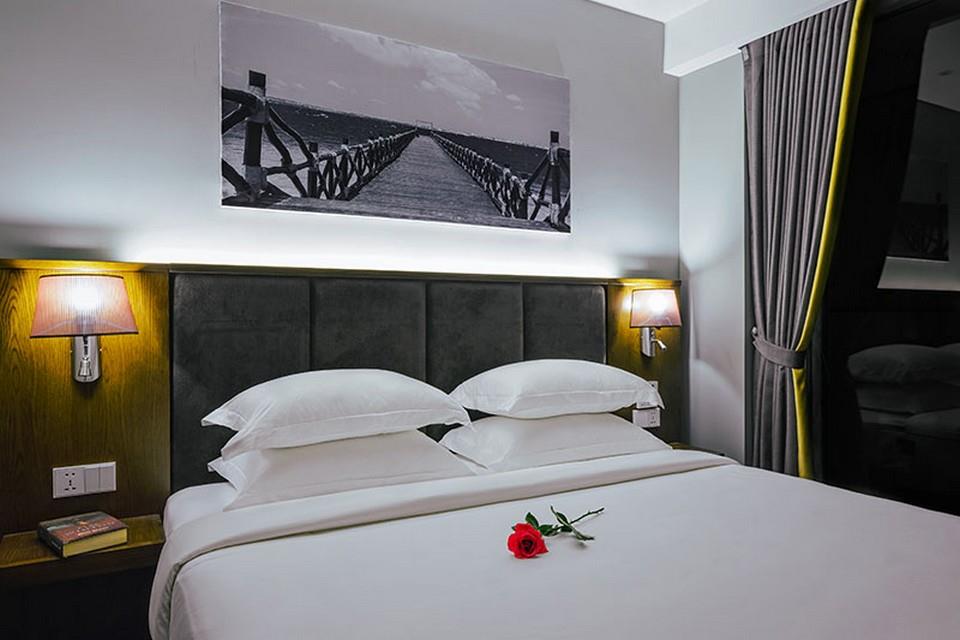 Phòng Grand Deluxe Giường Đôi Hướng Phố - Khách Sạn Grand Cititel Hà Nội 