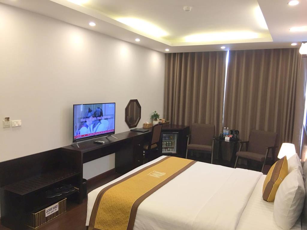 Deluxe Giường Đôi Hướng Phố (Deluxe King City View) - Khách Sạn T&M Luxury Hà Nội