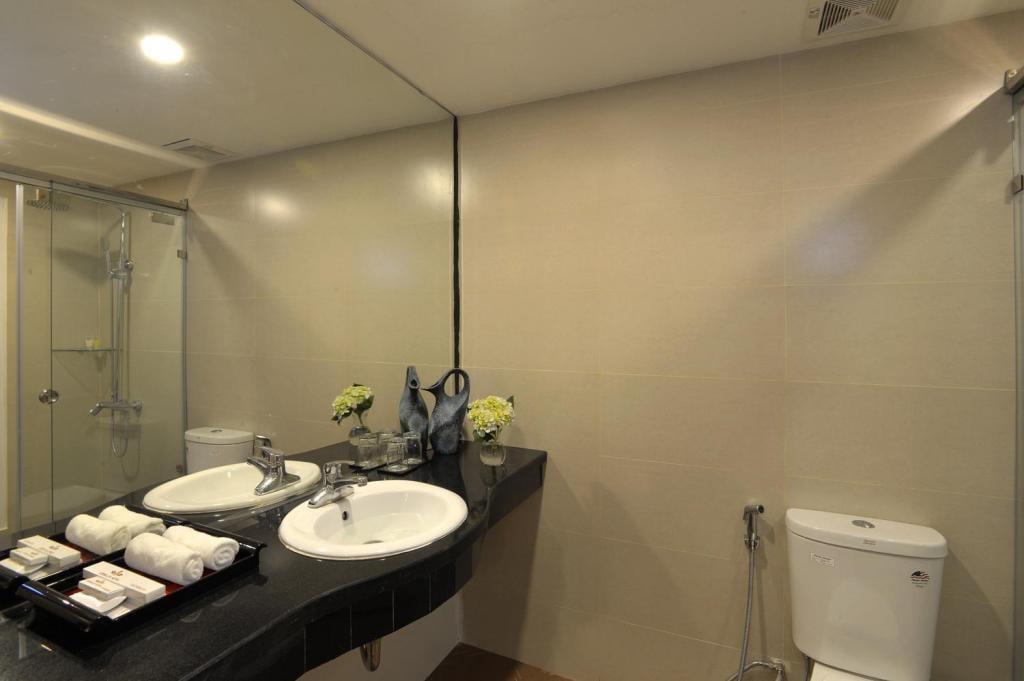 Phòng Gia đình hướng phố (Family room with City View) - Khách Sạn Ma Coeur Boutique