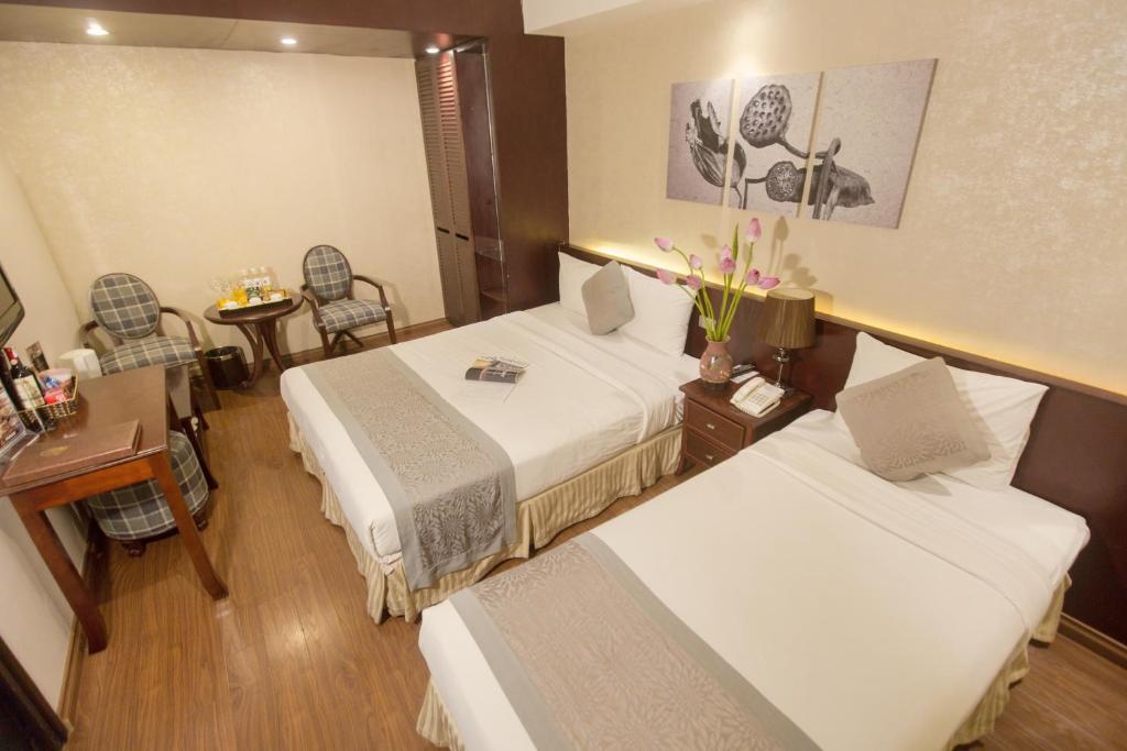 Phòng Superior Triple Room - Khách sạn Dragon Pearl Hanoi