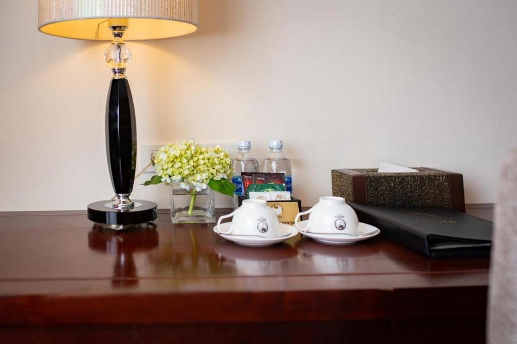 Phòng Deluxe hướng Phố - Khách Sạn Nesta Hà Nội