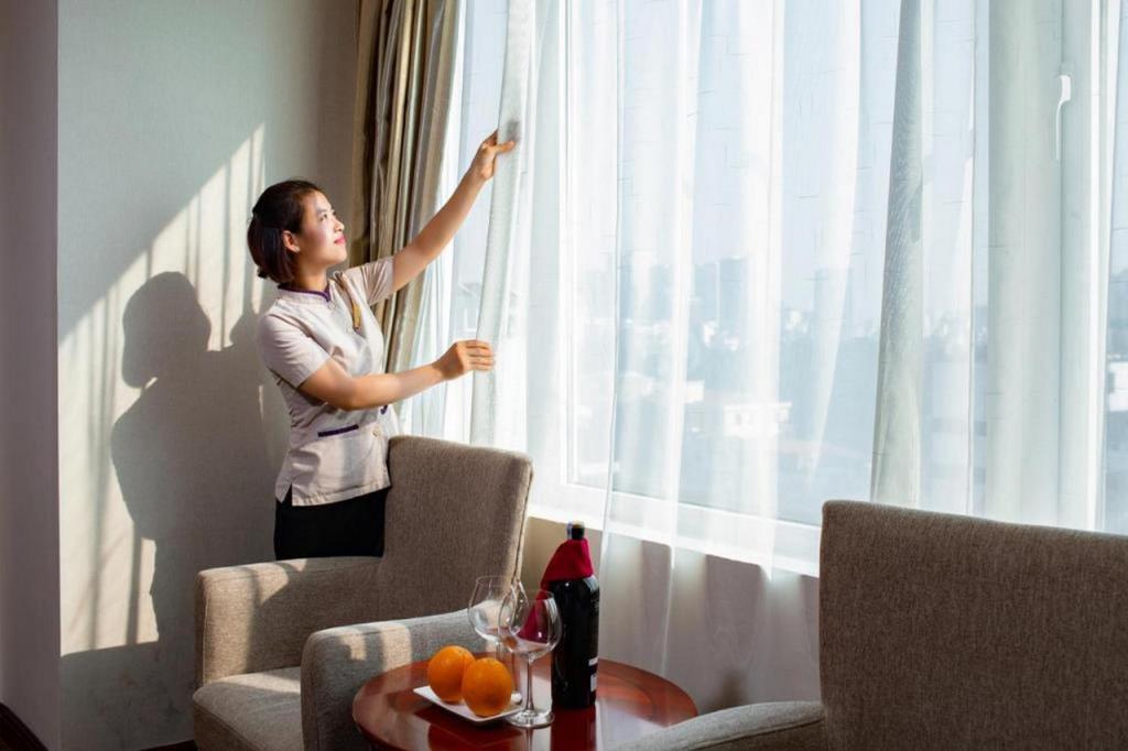 Phòng Suite hướng phố - Khách Sạn Nesta Hà Nội