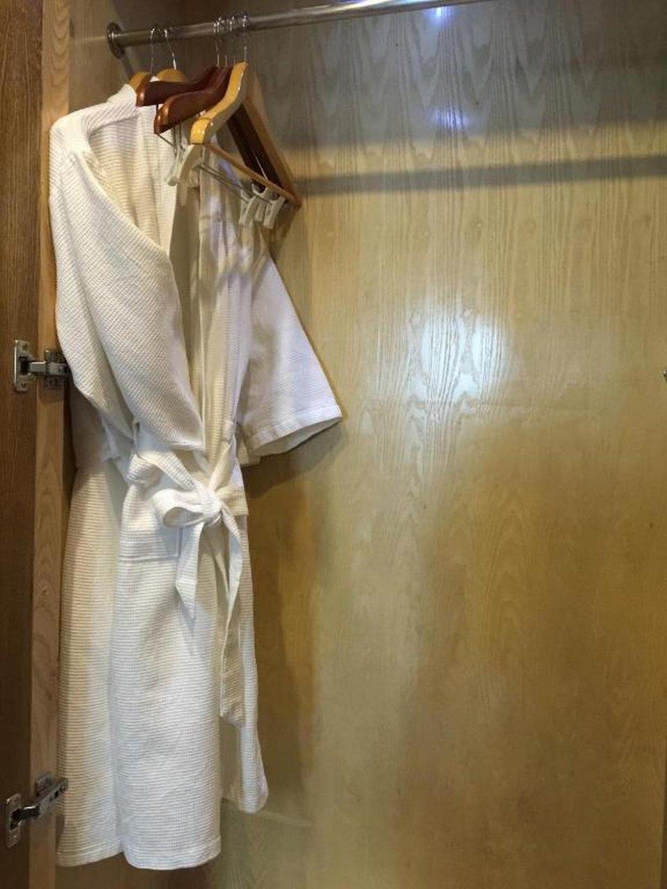 Superior giường đôi có cửa sổ/ Superior 2 giường đơn không cửa sổ - Khách Sạn Parkside Sunline Hanoi