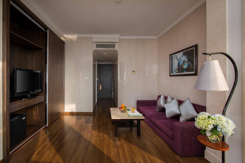 Danly Suite Có Phòng Khách, Hướng Quang Cảnh - Khách Sạn Danly Hà Nội