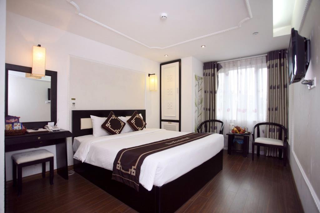 Suite Giường King Hướng Phố (King Size City View) - Khách sạn Hà Nội Emotion